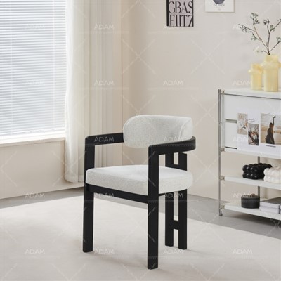 Medžio masyvo valgomojo kėdė